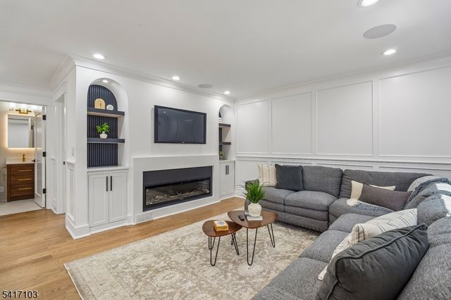 4 Holmes Ave, New Providence Boro, NJ 07974