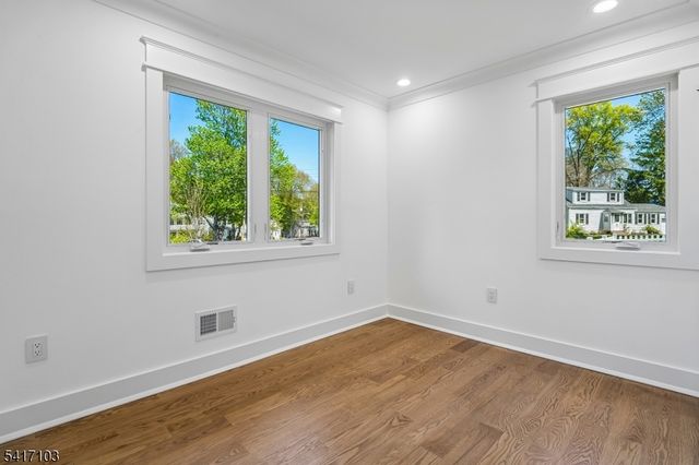 4 Holmes Ave, New Providence Boro, NJ 07974