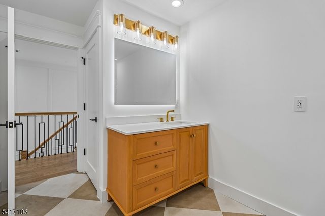 4 Holmes Ave, New Providence Boro, NJ 07974
