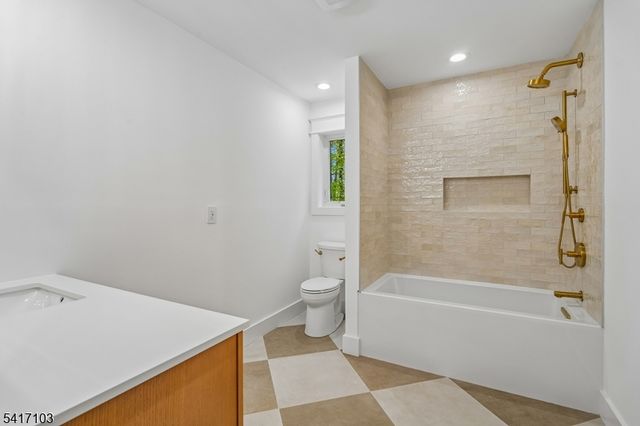 4 Holmes Ave, New Providence Boro, NJ 07974