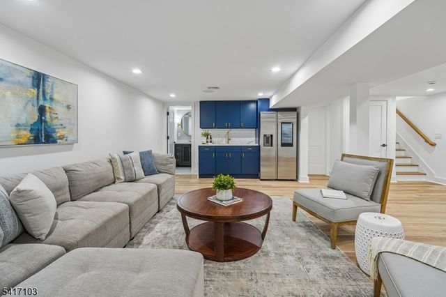 4 Holmes Ave, New Providence Boro, NJ 07974