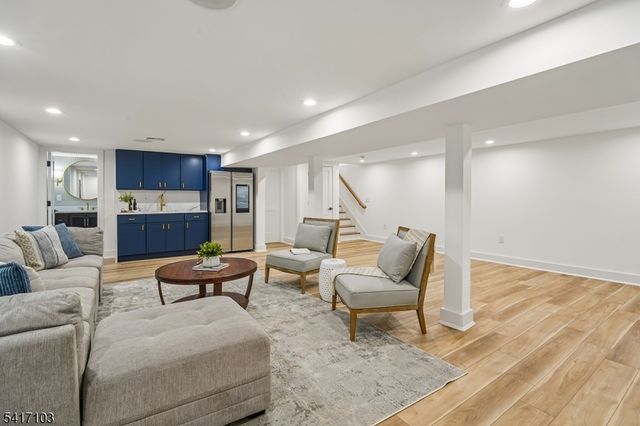 4 Holmes Ave, New Providence Boro, NJ 07974