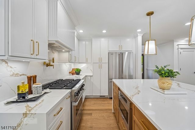 4 Holmes Ave, New Providence Boro, NJ 07974