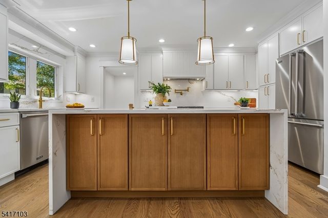 4 Holmes Ave, New Providence Boro, NJ 07974