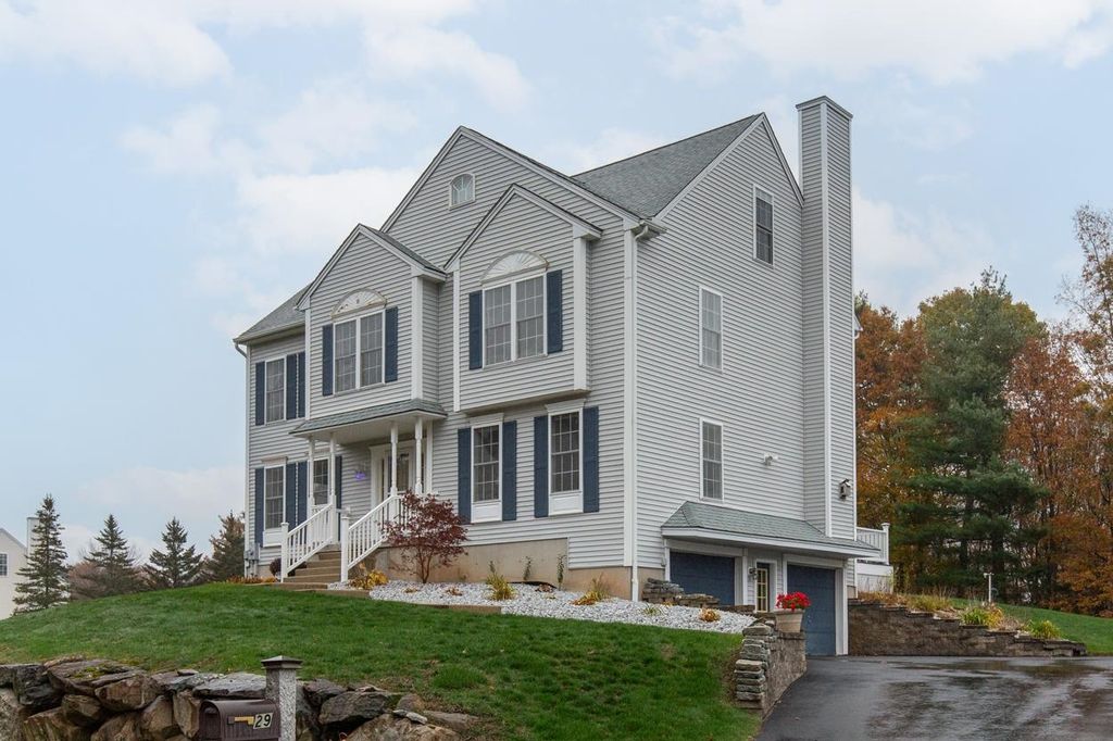 29 Hawk Drive, Salem, NH 03079