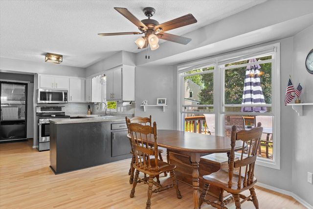 1028 S Imperial DRIVE, Hartland, WI 53029