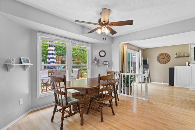 1028 S Imperial DRIVE, Hartland, WI 53029