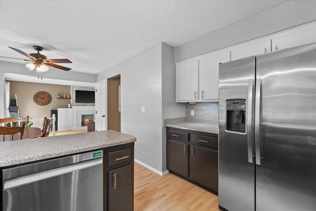 1028 S Imperial DRIVE, Hartland, WI 53029