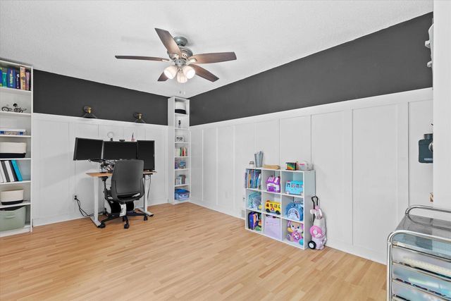 1028 S Imperial DRIVE, Hartland, WI 53029