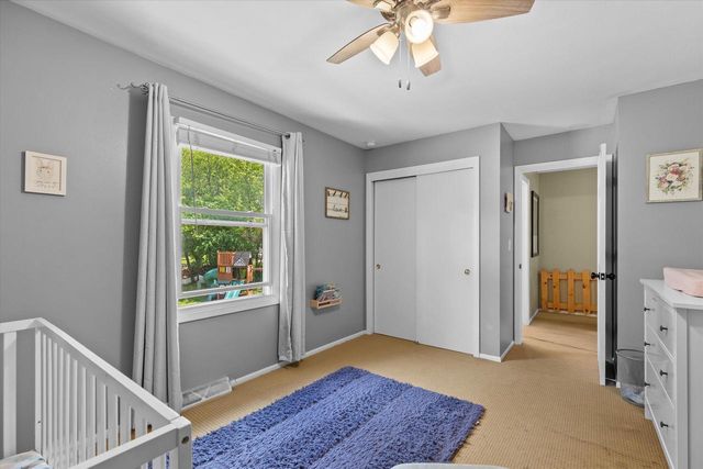 1028 S Imperial DRIVE, Hartland, WI 53029
