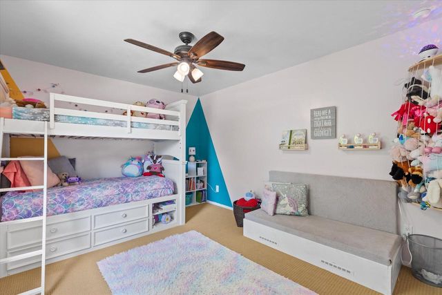 1028 S Imperial DRIVE, Hartland, WI 53029