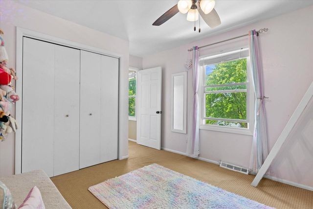 1028 S Imperial DRIVE, Hartland, WI 53029