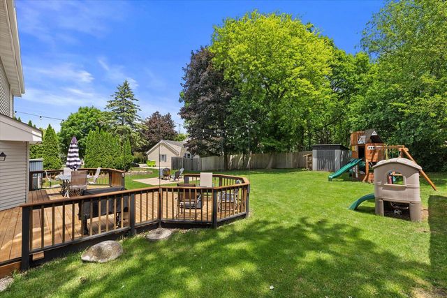 1028 S Imperial DRIVE, Hartland, WI 53029