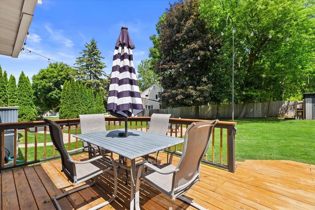 1028 S Imperial DRIVE, Hartland, WI 53029