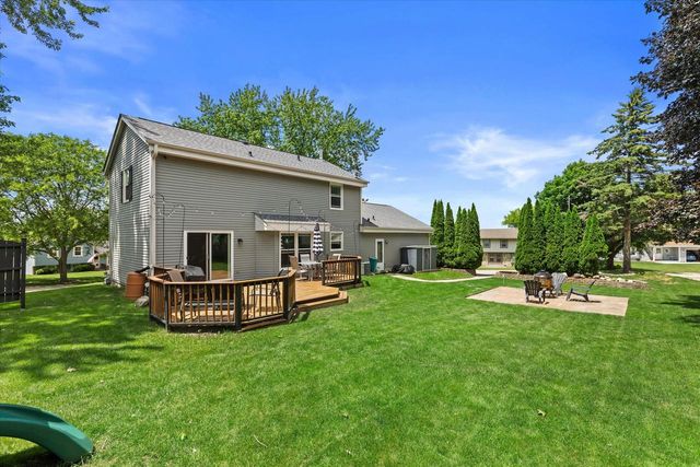 1028 S Imperial DRIVE, Hartland, WI 53029
