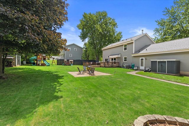 1028 S Imperial DRIVE, Hartland, WI 53029