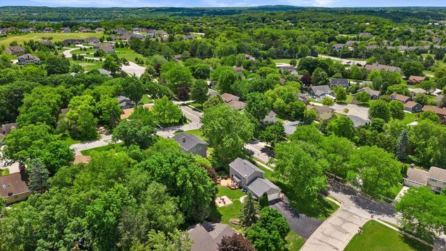 1028 S Imperial DRIVE, Hartland, WI 53029