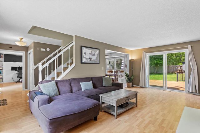 1028 S Imperial DRIVE, Hartland, WI 53029