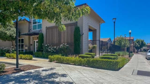 3269 Lahar Lane, Clovis, CA 93619