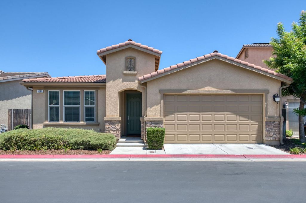 3269 Lahar Lane, Clovis, CA 93619