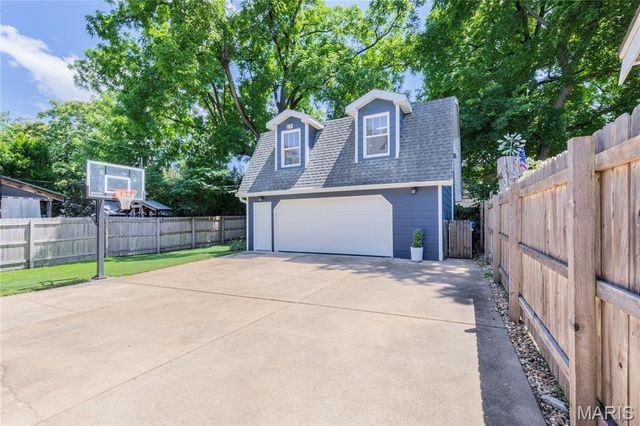 7358 Flora Avenue, Maplewood, MO 63143