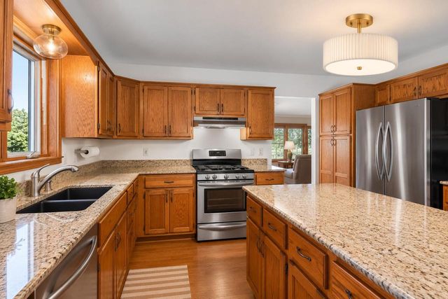 N39W32963 High Hill COURT, Nashotah, WI 53058