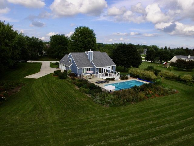 N39W32963 High Hill COURT, Nashotah, WI 53058