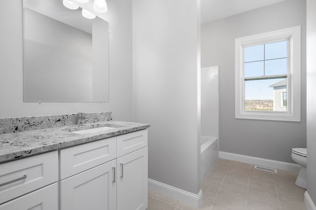 39 Crestwood Circle 42, Northbridge, MA 01588