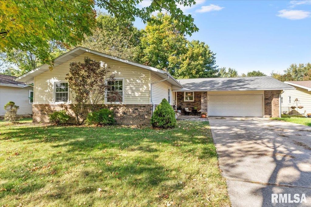 2229 Trowbridge Road, Springfield, IL 62703