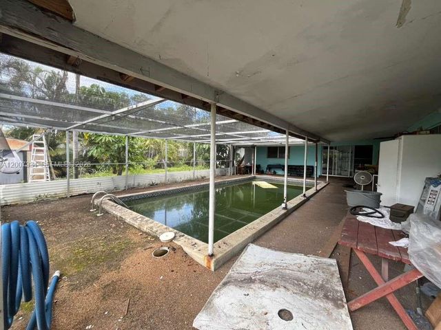 6841 SW 16th Ct, Pembroke Pines, FL 33023