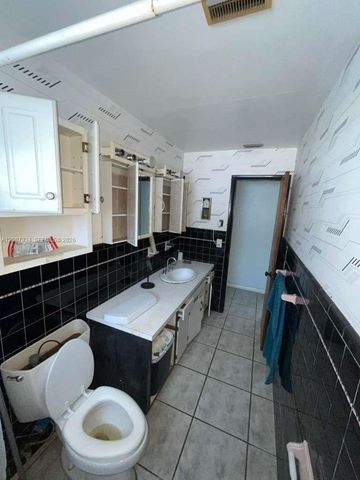 6841 SW 16th Ct, Pembroke Pines, FL 33023