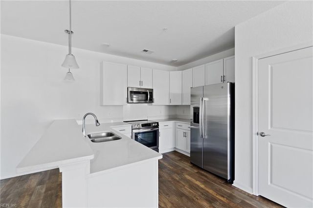 1732 Dromolin Dr Ste 206, Virginia Beach, VA 23456