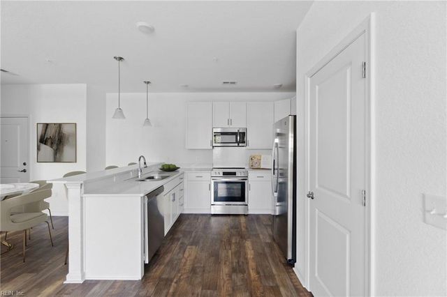1732 Dromolin Dr Ste 206, Virginia Beach, VA 23456