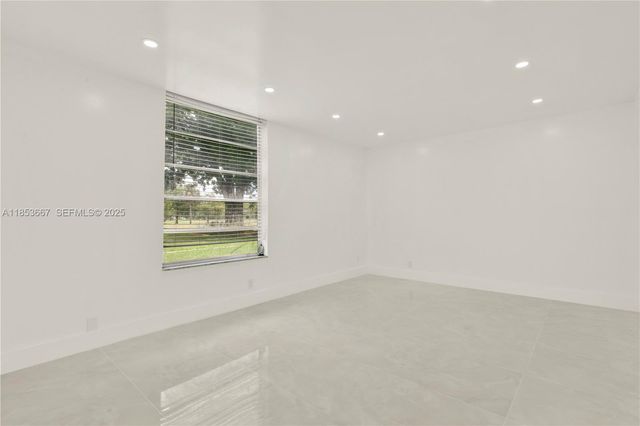 8320 Sands Point Boulevard M107, Tamarac, FL 33321