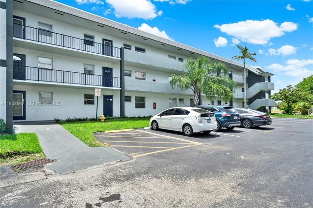 8320 Sands Point Boulevard M107, Tamarac, FL 33321