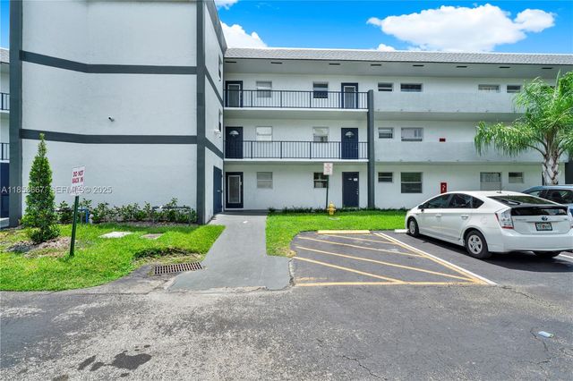 8320 Sands Point Boulevard M107, Tamarac, FL 33321