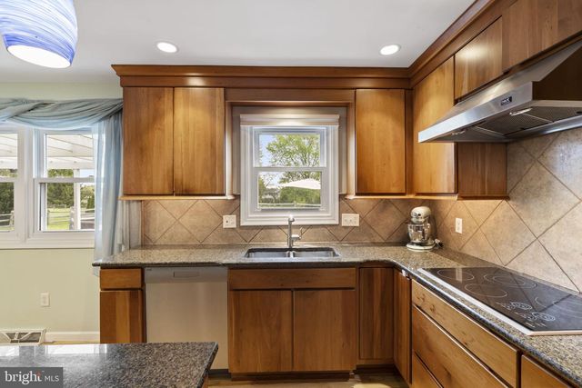 2034 BUCKINGHAM DR, Jamison, PA 18929
