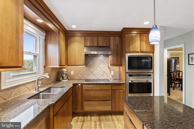 2034 BUCKINGHAM DR, Jamison, PA 18929