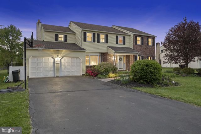 2034 BUCKINGHAM DR, Jamison, PA 18929