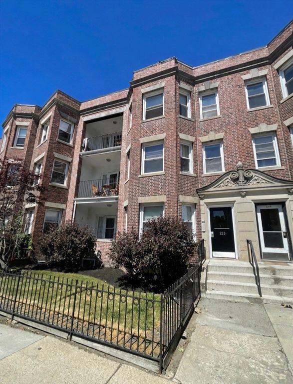 213 Chestnut Hill Ave, Boston, MA 02135