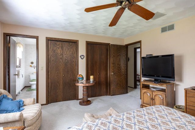 1017 E CAPITOL DRIVE, Appleton, WI 54911