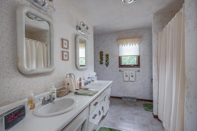 1017 E CAPITOL DRIVE, Appleton, WI 54911