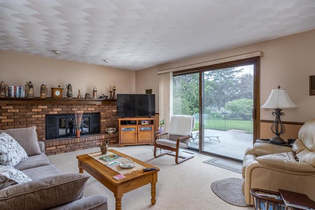 1017 E CAPITOL DRIVE, Appleton, WI 54911