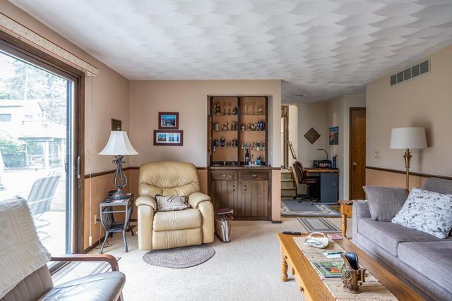 1017 E CAPITOL DRIVE, Appleton, WI 54911