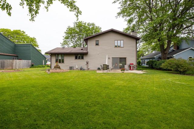 1017 E CAPITOL DRIVE, Appleton, WI 54911