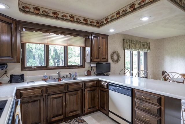 1017 E CAPITOL DRIVE, Appleton, WI 54911