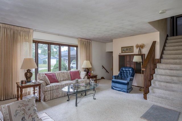 1017 E CAPITOL DRIVE, Appleton, WI 54911