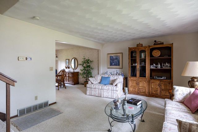 1017 E CAPITOL DRIVE, Appleton, WI 54911