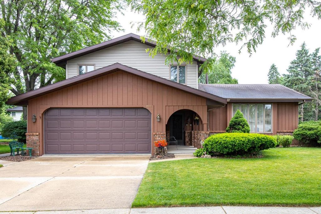 1017 E CAPITOL DRIVE, Appleton, WI 54911