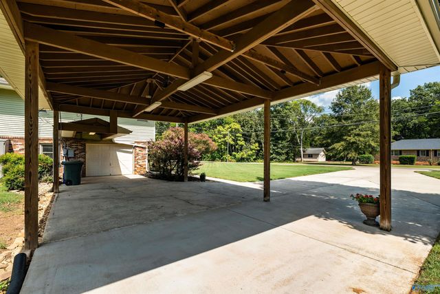 10020 Hampshire Drive SE, Huntsville, AL 35803